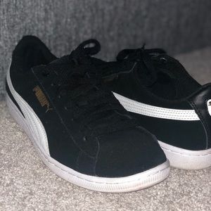 PUMA BLACK SNEAKERS